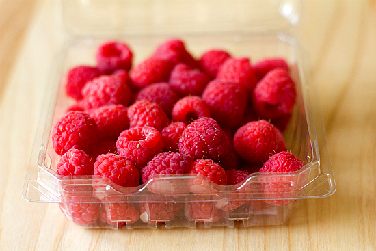 raspberry-streusel-bars-raspberries.jpg